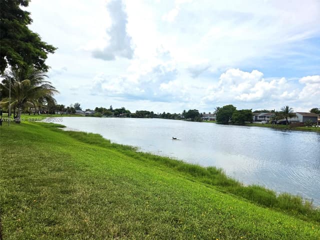 6745 NW 169th St # 14F, Hialeah FL 33015 - Hialeah, FL - Photo 2