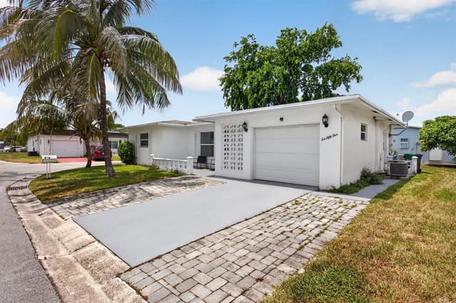 1055 NW 72ND Terrace NW, Margate FL 33063 - Margate, FL - Photo 2