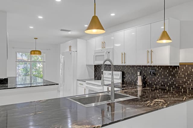 13233 Lucinda Palm Court # B, Delray Beach FL 33484 - Delray Beach, FL - Photo 4
