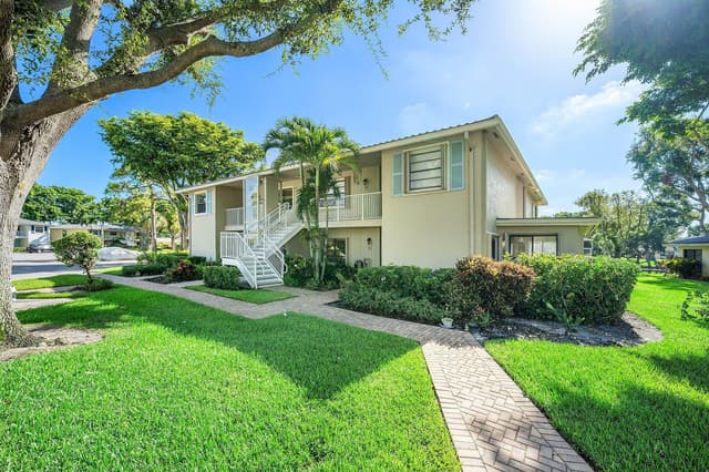 16 WESTGATE Lane # 16C, Boynton Beach FL 33436 - Boynton Beach, FL - Photo 2