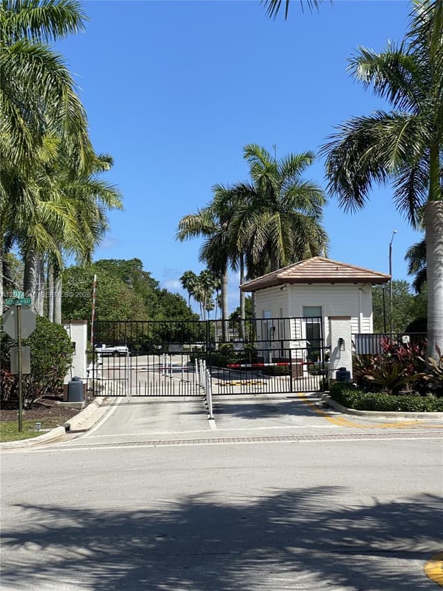 4676 Monarch Way, Coconut Creek FL 33073 - Coconut Creek, FL - Photo 3