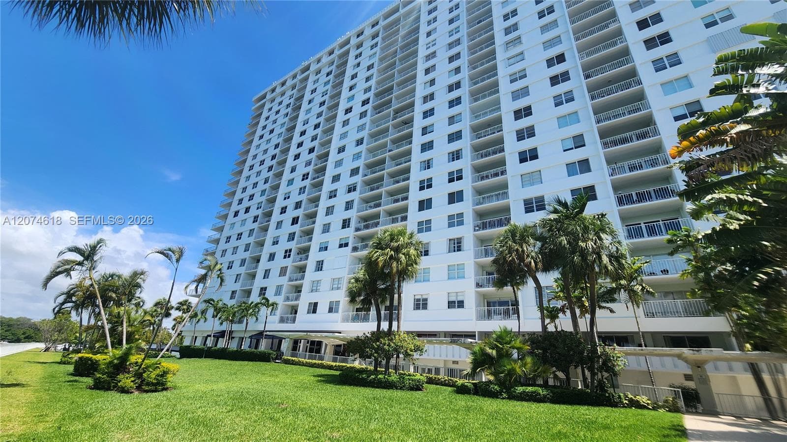 500 Bayview Dr # 1725, Sunny Isles Beach FL 33160 - Sunny Isles Beach, FL - Photo 1