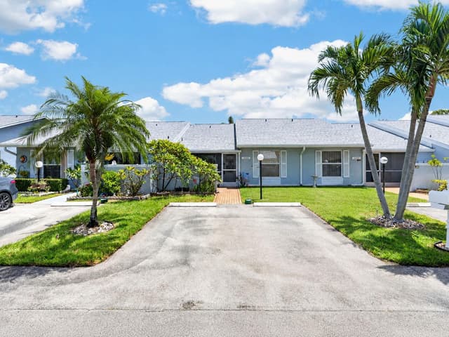 4450 LUCERNE VILLAS Lane, Lake Worth FL 33467 - Lake Worth, FL - Photo 2