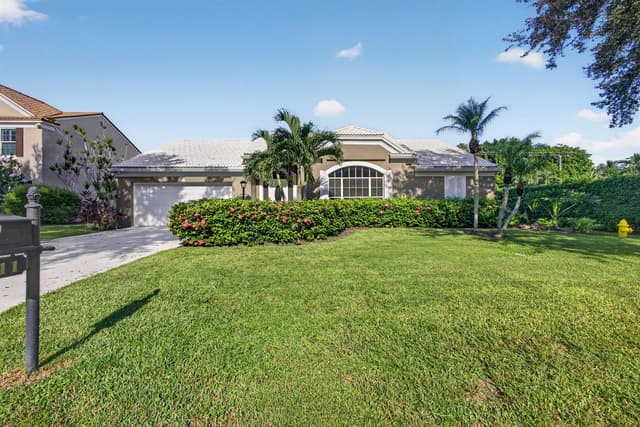 1011 WOODFIELD Circle, Palm Beach Gardens FL 33418 - Palm Beach Gardens, FL - Photo 2