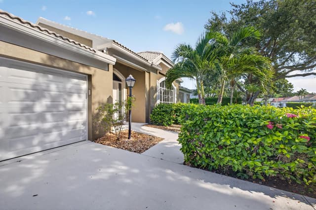 1011 WOODFIELD Circle, Palm Beach Gardens FL 33418 - Palm Beach Gardens, FL - Photo 3