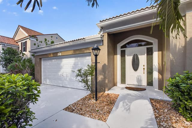 1011 WOODFIELD Circle, Palm Beach Gardens FL 33418 - Palm Beach Gardens, FL - Photo 4