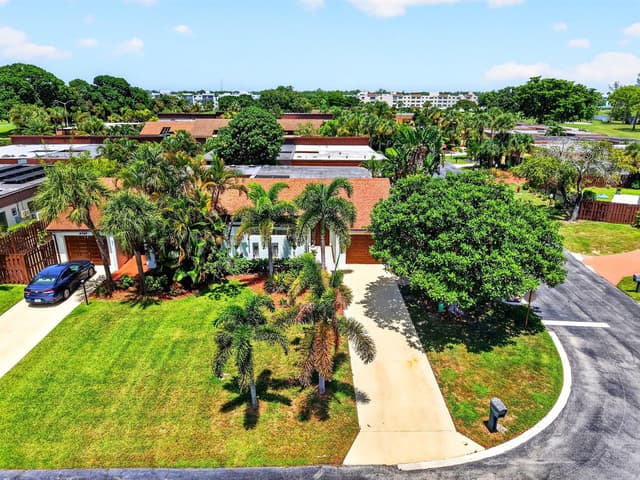 6747 Starkeys Place, Lake Worth FL 33467 - Lake Worth, FL - Photo 2