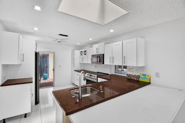 6747 Starkeys Place, Lake Worth FL 33467 - Lake Worth, FL - Photo 6