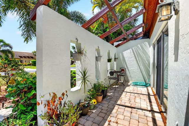 6747 Starkeys Place, Lake Worth FL 33467 - Lake Worth, FL - Photo 4