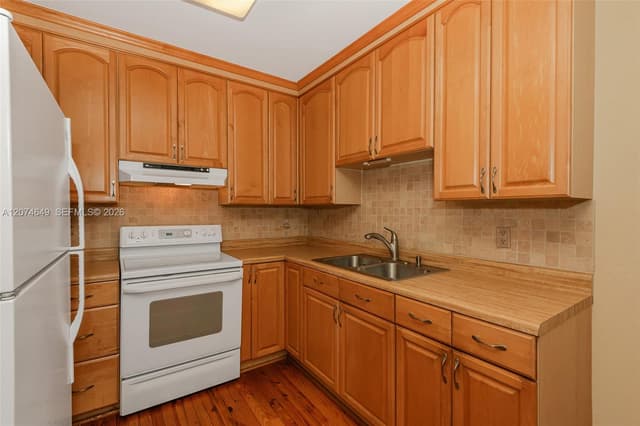 989 Eastward Dr, Miami Springs FL 33166 - Miami Springs, FL - Photo 6