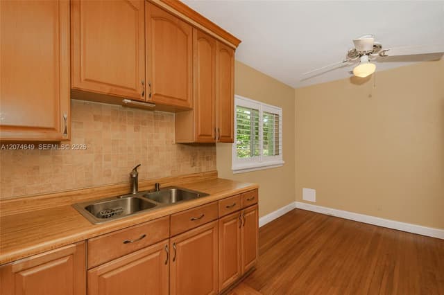 989 Eastward Dr, Miami Springs FL 33166 - Miami Springs, FL - Photo 7