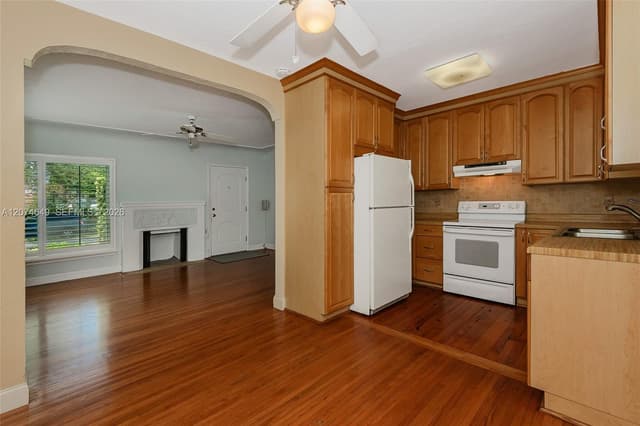989 Eastward Dr, Miami Springs FL 33166 - Miami Springs, FL - Photo 5