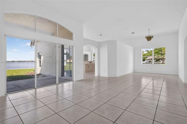 2342 NW 184th Ter, Pembroke Pines FL 33029 - Pembroke Pines, FL - Photo 4