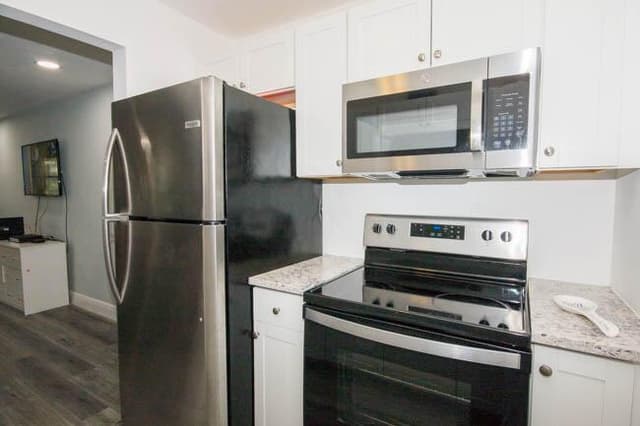 149 West Court, Royal Palm Beach FL 33411 - Royal Palm Beach, FL - Photo 2