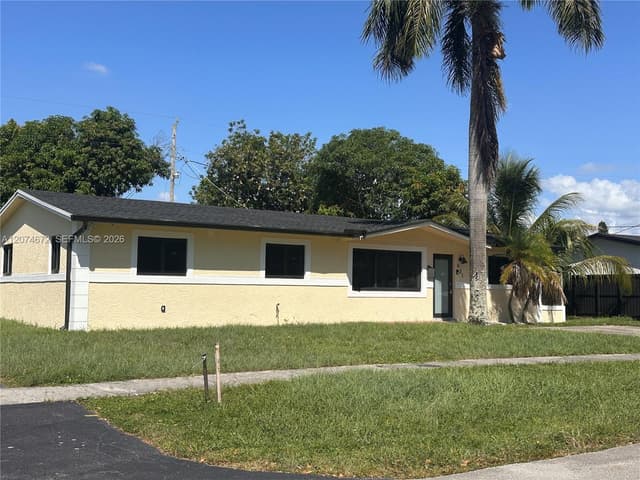 631 NW 37th Ave, Lauderhill FL 33311 - Lauderhill, FL - Photo 2