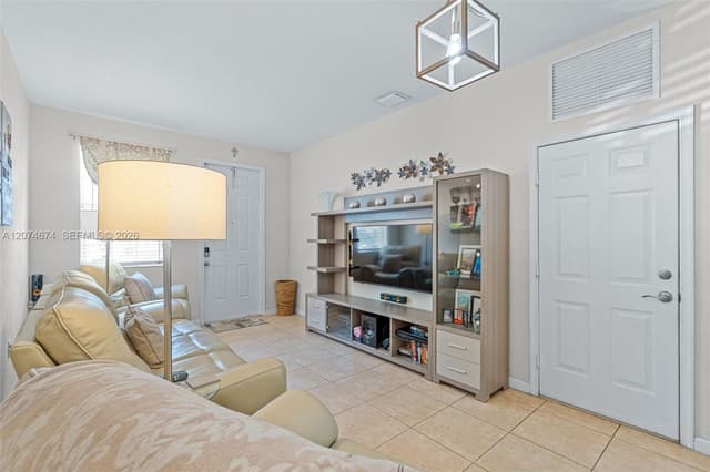 1034 NE 30th Ave, Homestead FL 33033 - Homestead, FL - Photo 3
