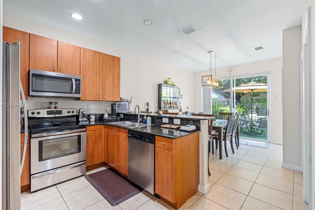 1034 NE 30th Ave, Homestead FL 33033 - Homestead, FL - Photo 5