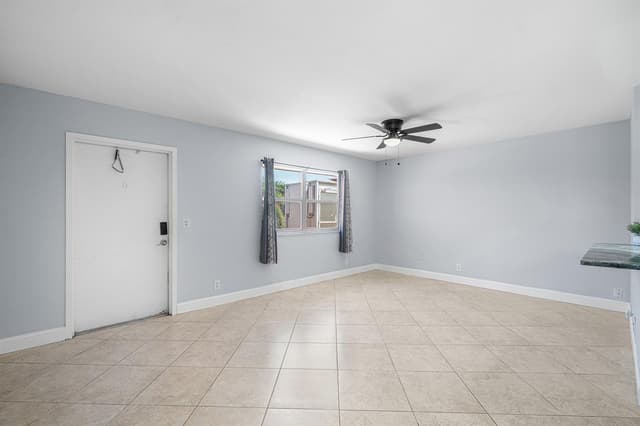 566 Saxony L, Delray Beach FL 33446 - Delray Beach, FL - Photo 3