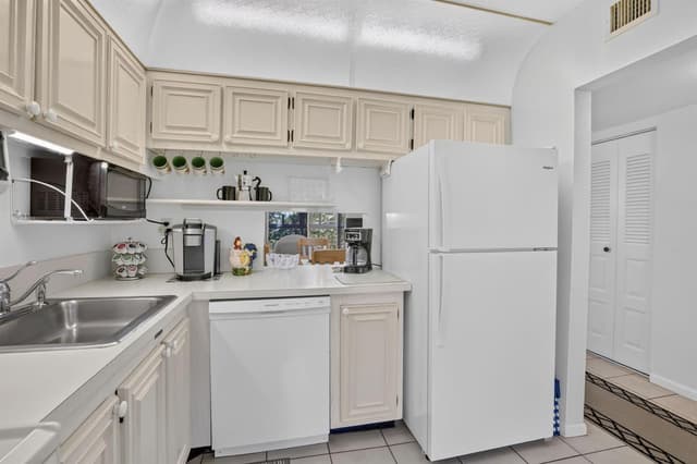 1103 NW 58th Terrace # 420, Sunrise FL 33313 - Sunrise, FL - Photo 6