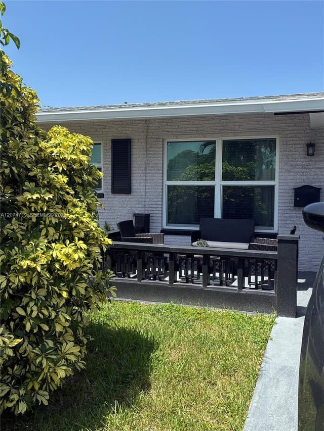 5721 NW 64th Way, Tamarac FL 33321 - Tamarac, FL - Photo 2