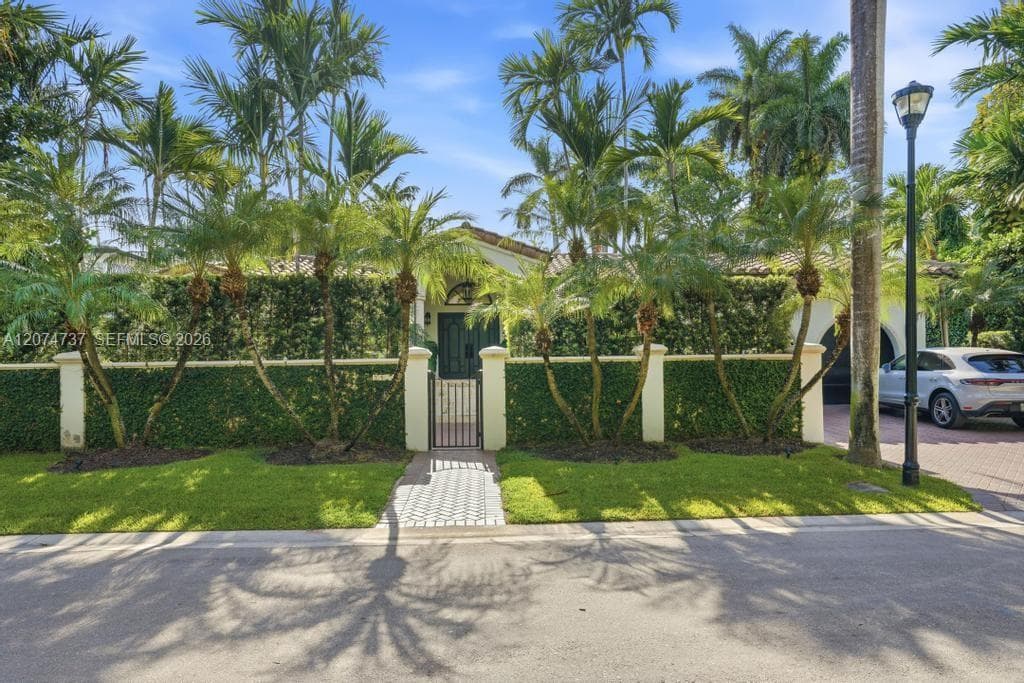 2532 NW Lake Ave, Miami Beach FL 33140