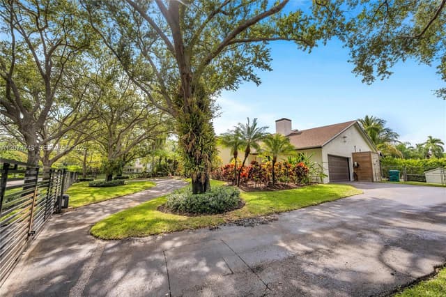 8440 SW 182nd Ter, Palmetto Bay FL 33157 - Palmetto Bay, FL - Photo 5