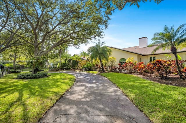 8440 SW 182nd Ter, Palmetto Bay FL 33157 - Palmetto Bay, FL - Photo 4