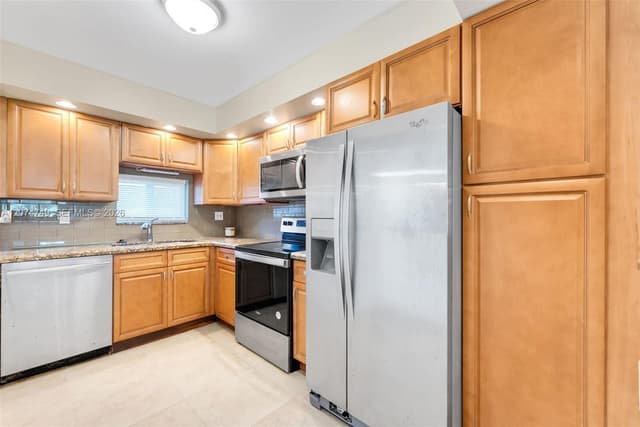 9811 N Hollybrook Lake Dr # 103, Pembroke Pines FL 33025 - Pembroke Pines, FL - Photo 4