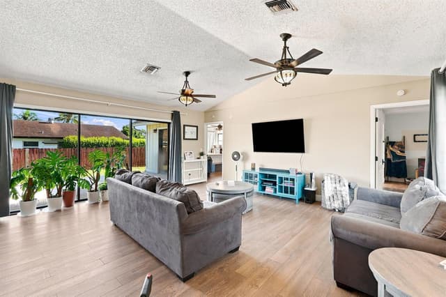 9179 Honeywell Road, Lake Worth FL 33467 - Lake Worth, FL - Photo 7