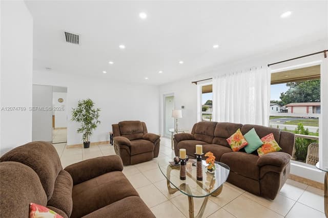 8641 NW 25th Ct, Sunrise FL 33322 - Sunrise, FL - Photo 2