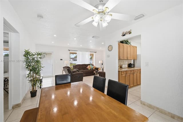 8641 NW 25th Ct, Sunrise FL 33322 - Sunrise, FL - Photo 4