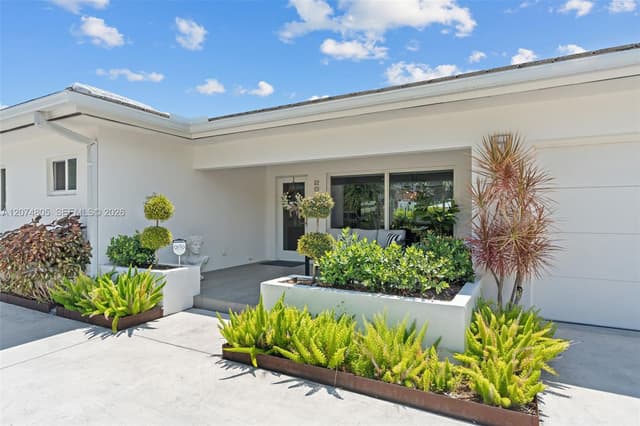 2812 NE 28th St, Fort Lauderdale FL 33306 - Fort Lauderdale, FL - Photo 2