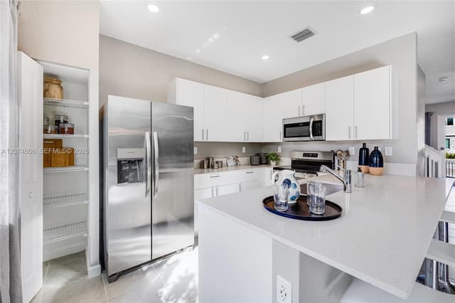 754 SE 15 ST, Homestead FL 33034 - Homestead, FL - Photo 4