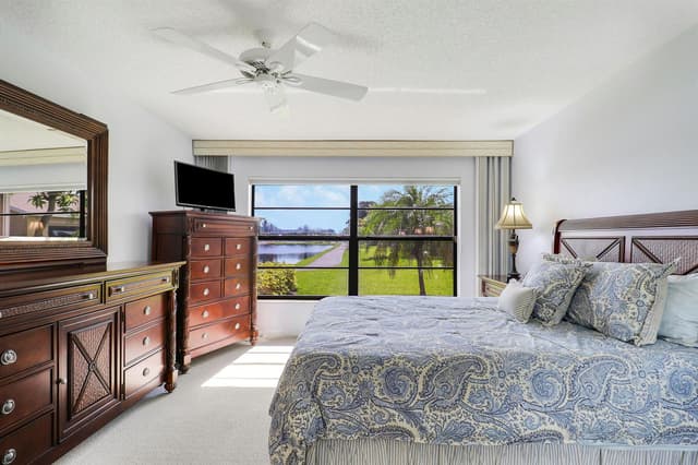 5481 Mirror Lakes Boulevard, Boynton Beach FL 33472 - Boynton Beach, FL - Photo 3
