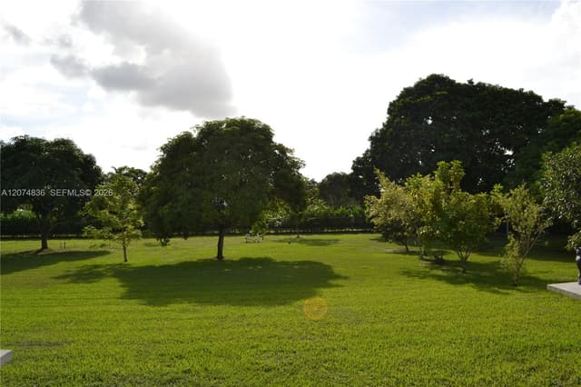 5425 SW 190th Ave, Southwest Ranches FL 33332 - Southwest Ranches, FL - Photo 2