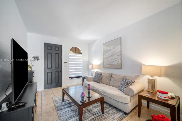 10334 NW 30th Ter, Doral FL 33172 - Doral, FL - Photo 4