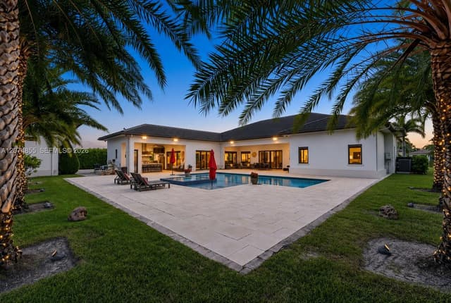 10352 NW 131st St, Hialeah Gardens FL 33018 - Hialeah Gardens, FL - Photo 2