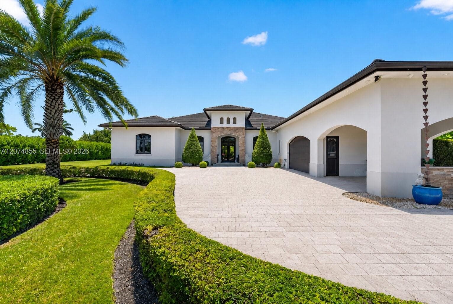 10352 NW 131st St, Hialeah Gardens FL 33018
