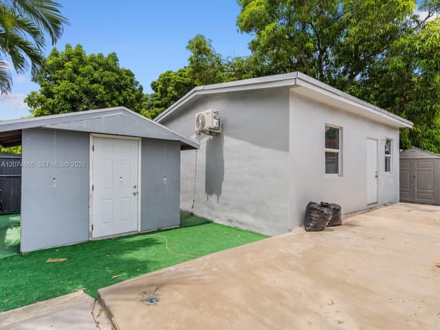 740 NW 32nd Ct, Miami FL 33125 - Miami, FL - Photo 5