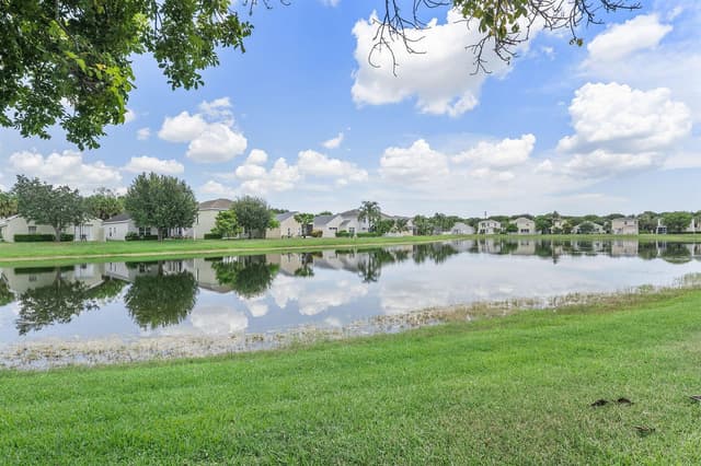 120 HAMILTON Terrace, Royal Palm Beach FL 33414 - Royal Palm Beach, FL - Photo 2