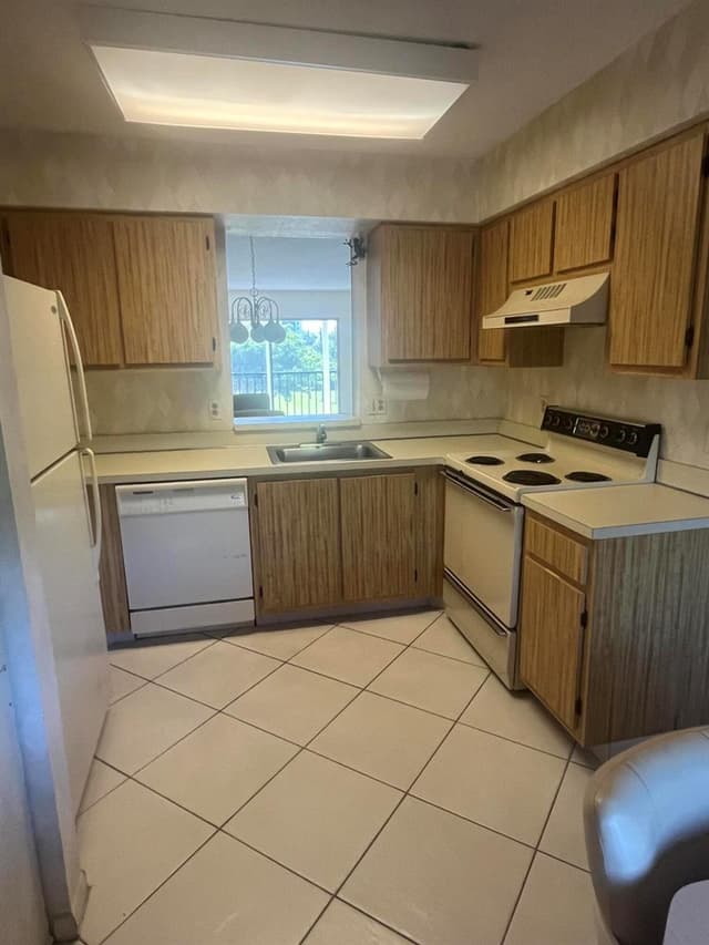 7006 HUNTINGTON Lane # 302, Delray Beach FL 33446 - Delray Beach, FL - Photo 4