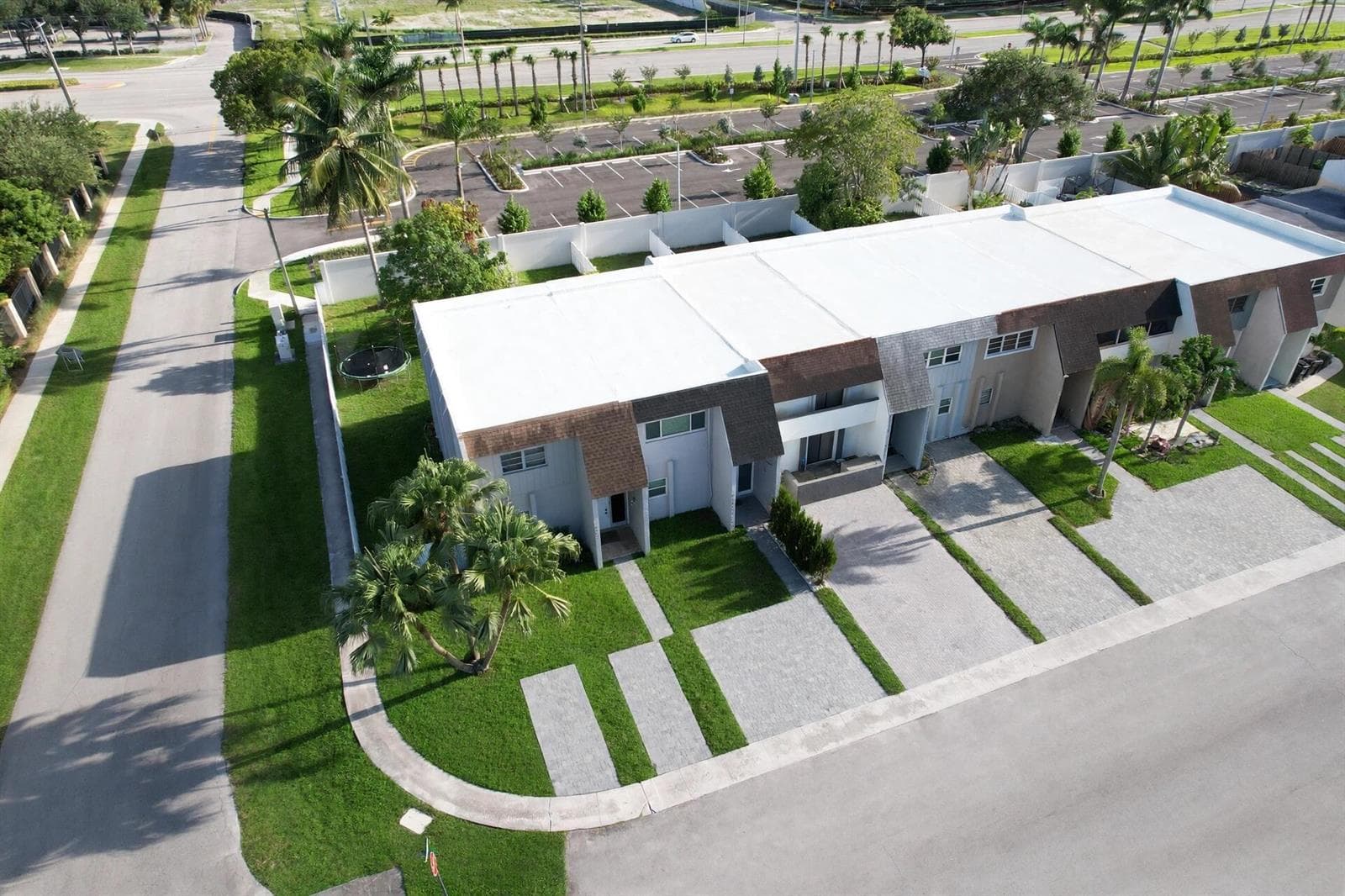 9054 NW 35TH Place, Sunrise FL 33351 - Sunrise, FL - Photo 1