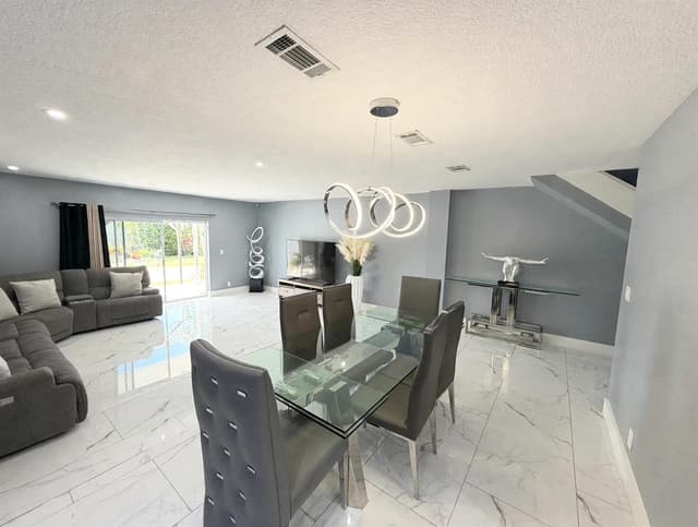 9054 NW 35TH Place, Sunrise FL 33351 - Sunrise, FL - Photo 5