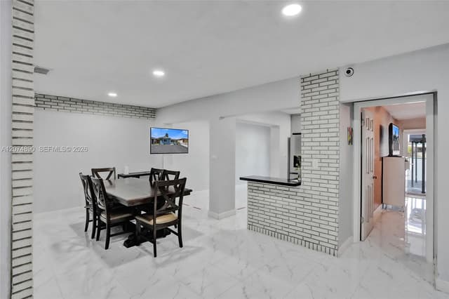 903 W 77th St, Hialeah FL 33014 - Hialeah, FL - Photo 6