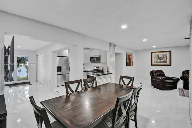 903 W 77th St, Hialeah FL 33014 - Hialeah, FL - Photo 7