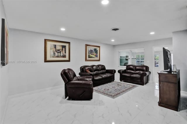 903 W 77th St, Hialeah FL 33014 - Hialeah, FL - Photo 5