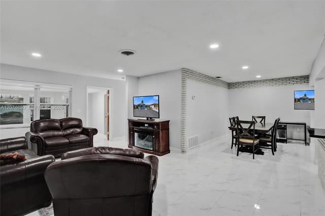 903 W 77th St, Hialeah FL 33014 - Hialeah, FL - Photo 4