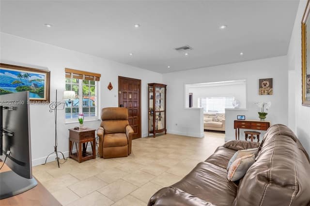 6387 SW 42nd St, South Miami FL 33155 - South Miami, FL - Photo 4