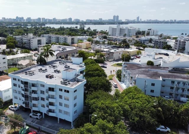 1990 Marseille Dr # 206, Miami Beach FL 33141 - Miami Beach, FL - Photo 2