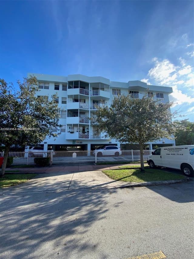 1990 Marseille Dr # 206, Miami Beach FL 33141 - Miami Beach, FL - Photo 3